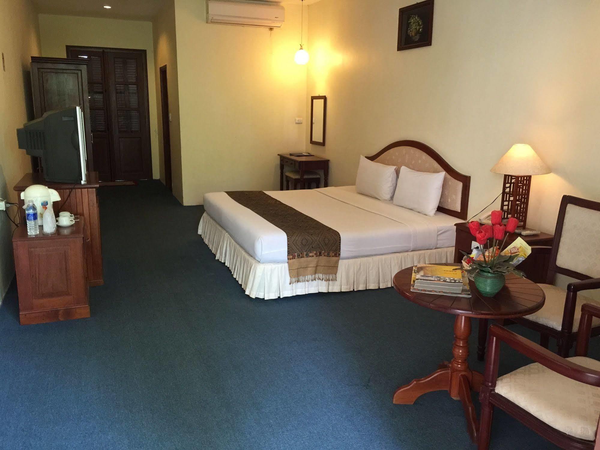 פקסה Champasak Palace Hotel מראה חיצוני תמונה