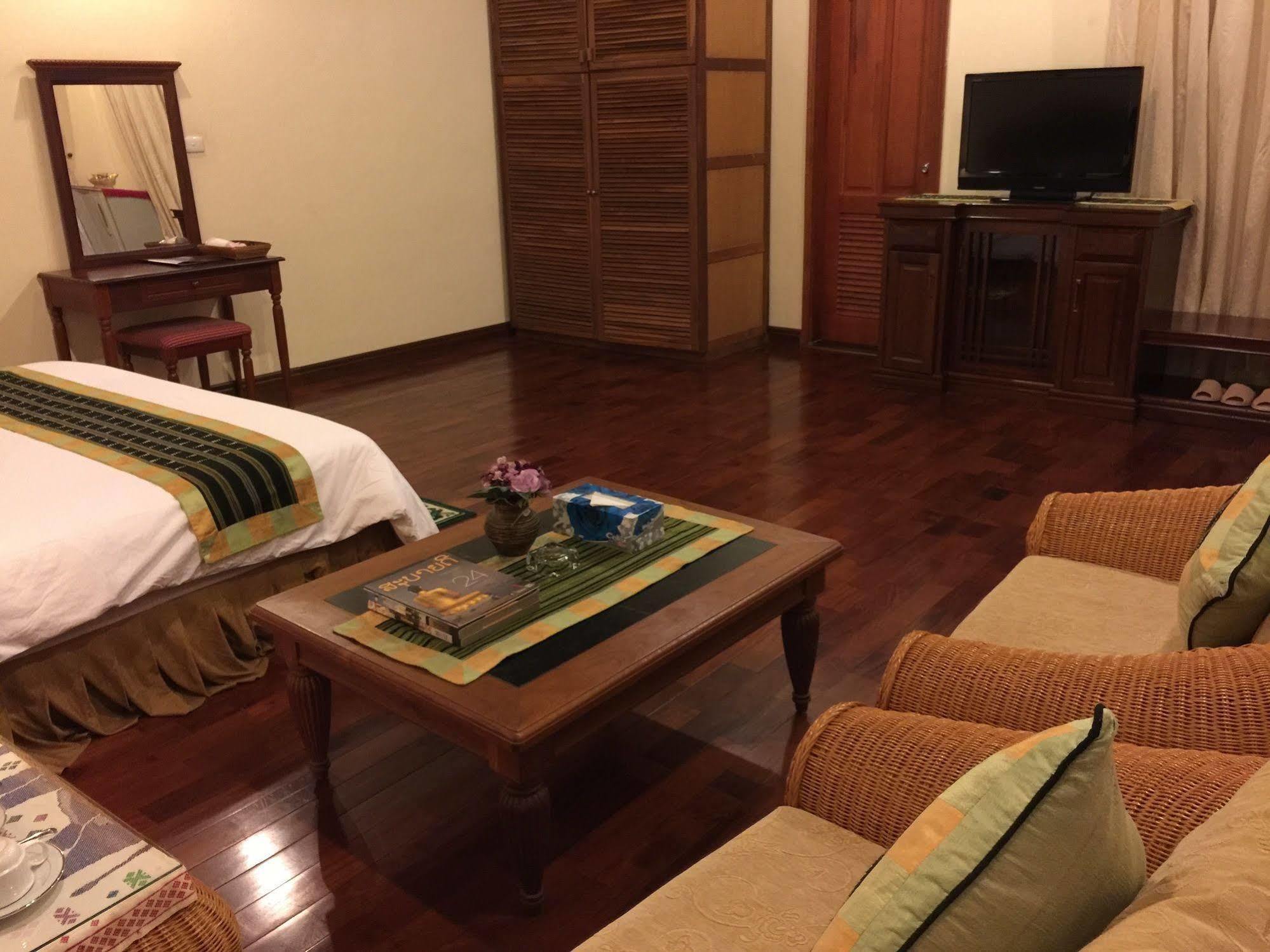 פקסה Champasak Palace Hotel מראה חיצוני תמונה