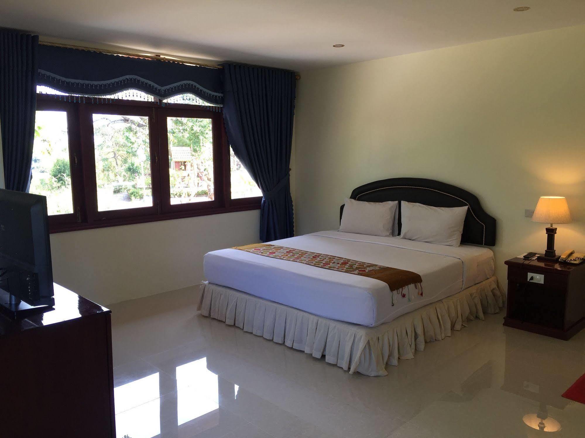 פקסה Champasak Palace Hotel מראה חיצוני תמונה