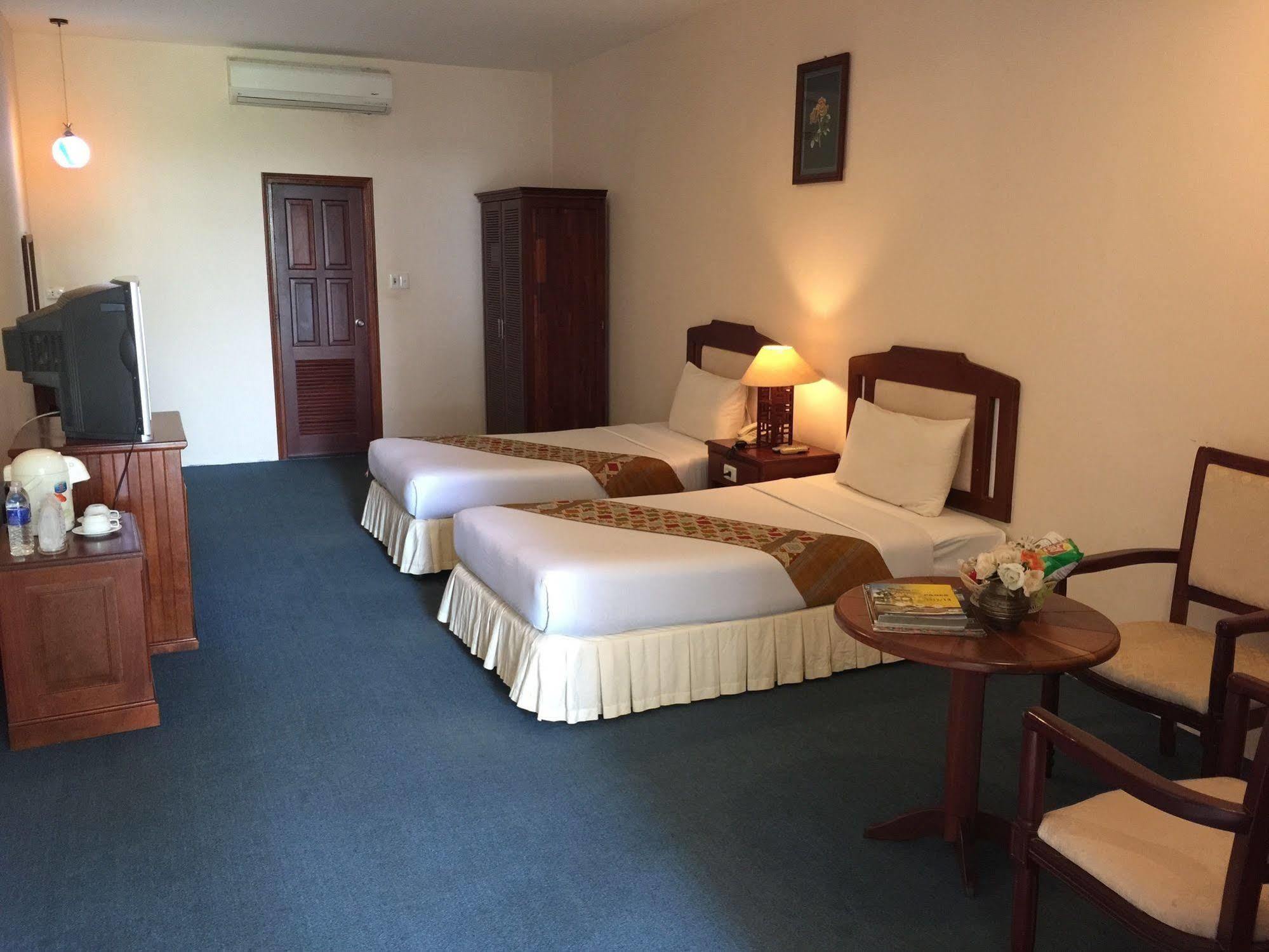 פקסה Champasak Palace Hotel מראה חיצוני תמונה