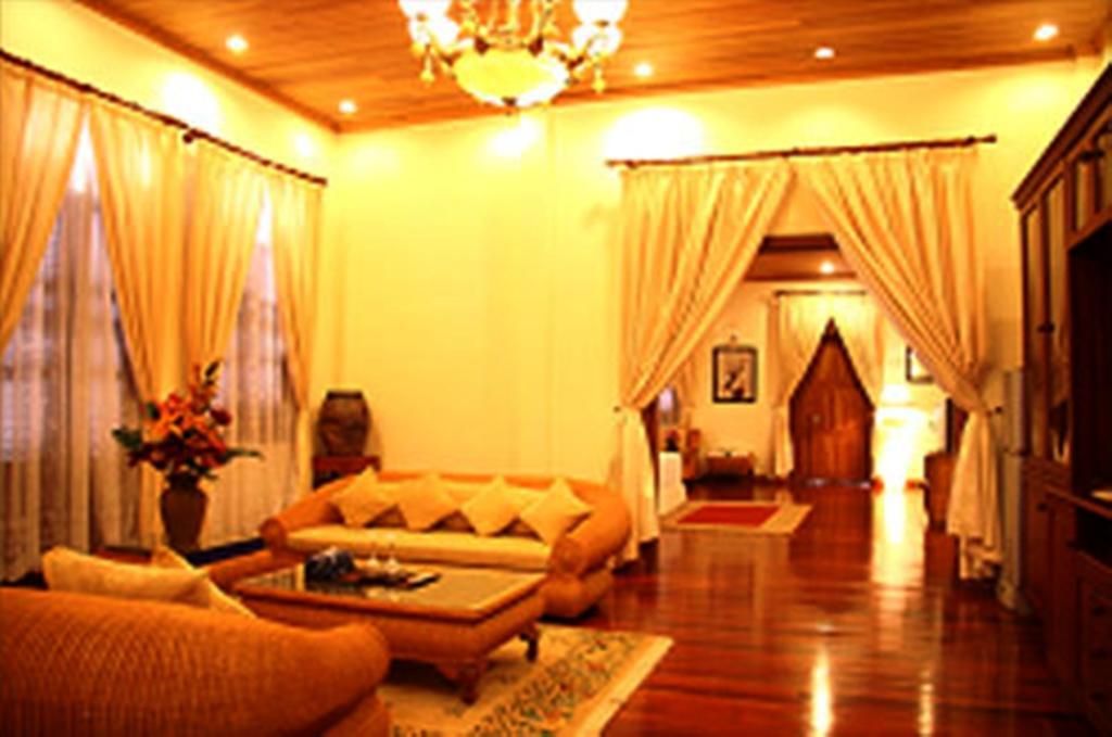 פקסה Champasak Palace Hotel מראה חיצוני תמונה