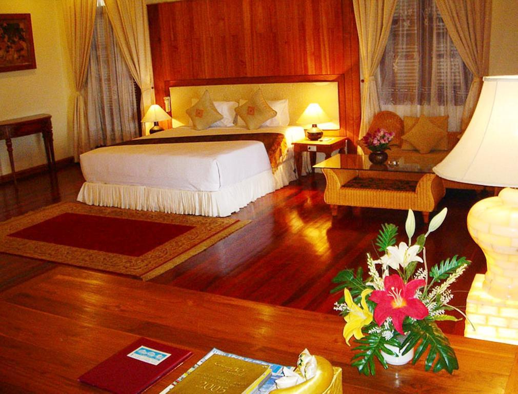 פקסה Champasak Palace Hotel מראה חיצוני תמונה
