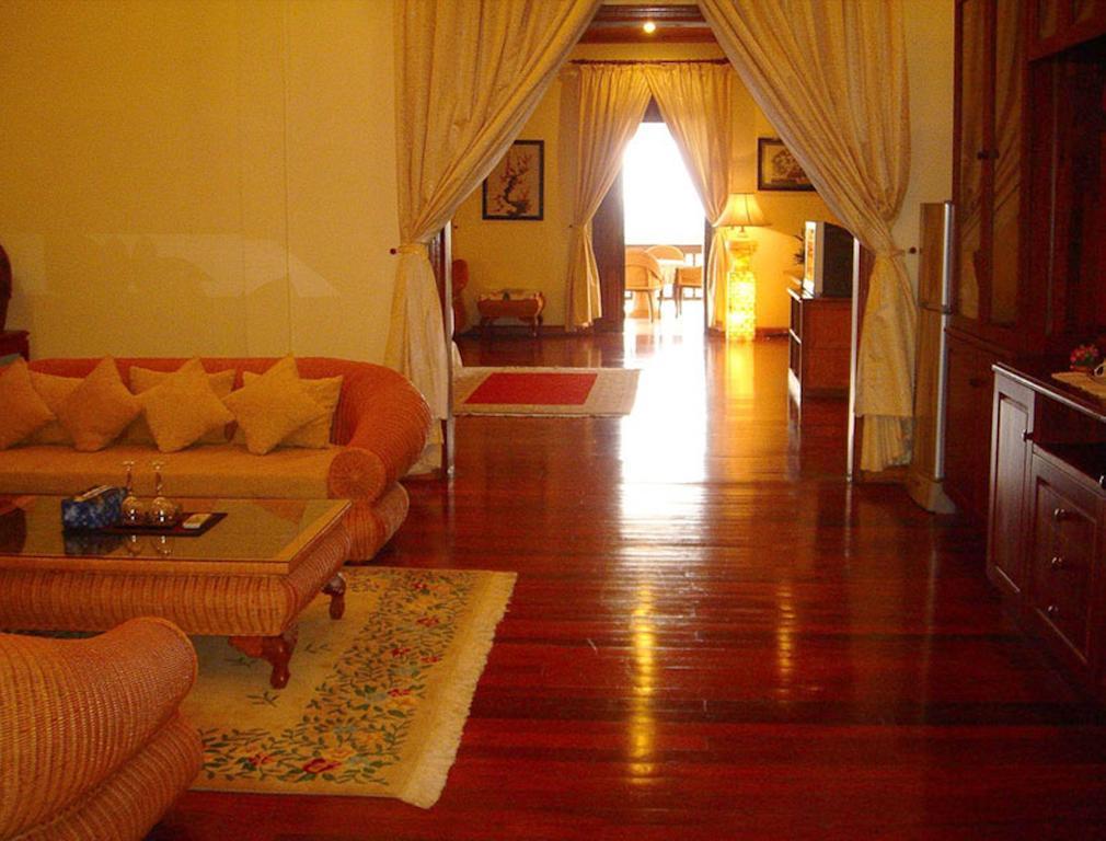 פקסה Champasak Palace Hotel מראה חיצוני תמונה