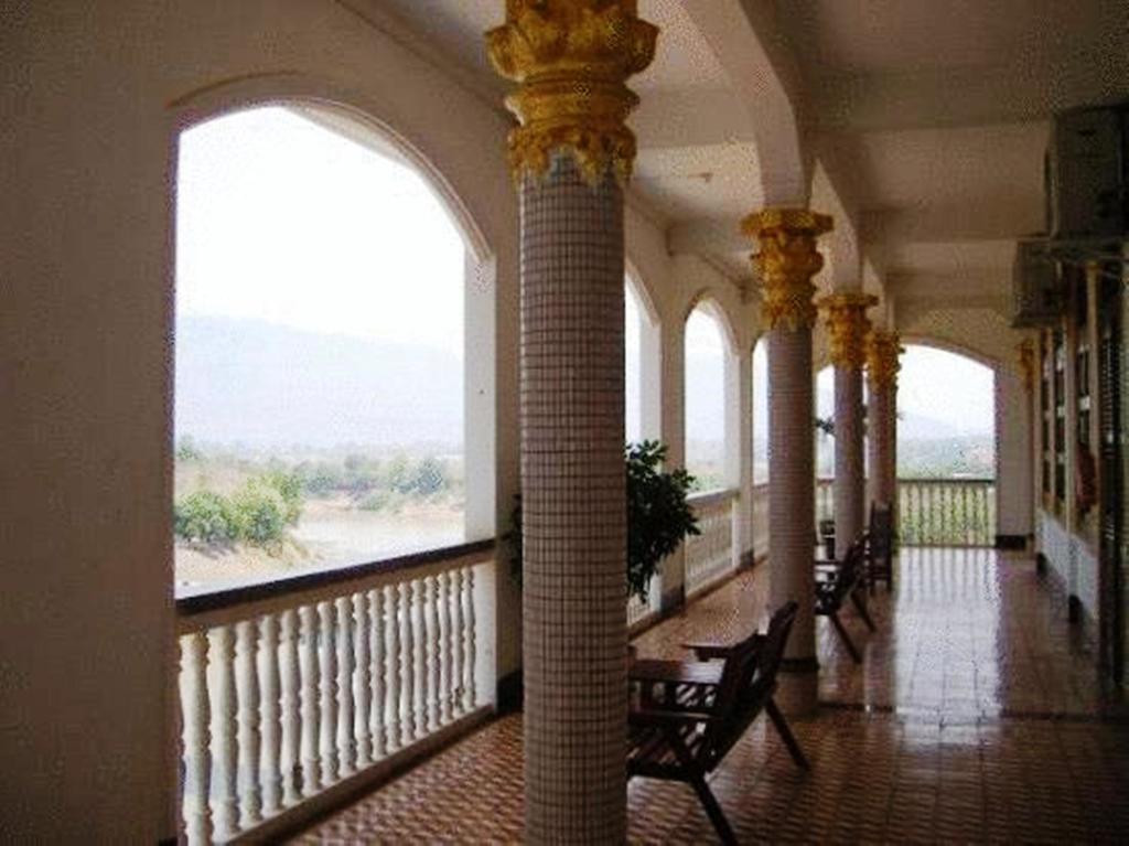 פקסה Champasak Palace Hotel מראה חיצוני תמונה