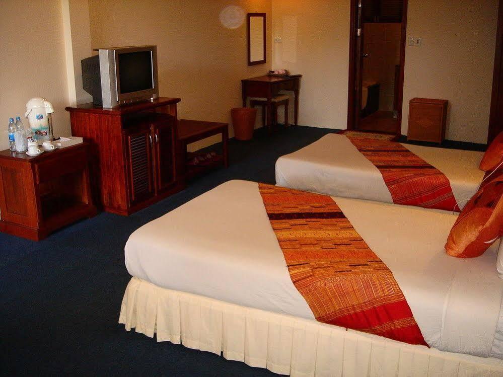 פקסה Champasak Palace Hotel מראה חיצוני תמונה